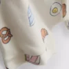 0-18 luni | Set compus din pulover cu imprimeu cu alimente și pantaloni scurți 0-18 luni | Set compus din pulover cu imprimeu cu alimente și pantaloni scurți