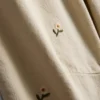 1,5-8 ani | blugi cu buzunare tip „paperbag” și broderie florală 1,5-8 ani | blugi cu buzunare tip „paperbag” și broderie florală