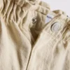 1,5-8 ani | blugi cu buzunare tip „paperbag” și broderie florală 1,5-8 ani | blugi cu buzunare tip „paperbag” și broderie florală