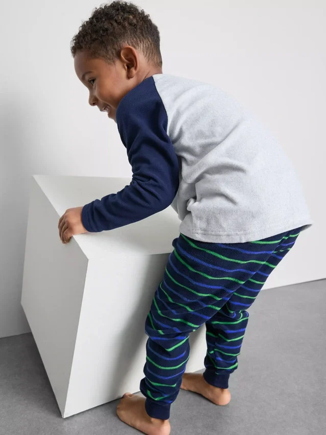 1,5-8 ani | pijamale din fleece cu imprimeu de dinozauri 1,5-8 ani | pijamale din fleece cu imprimeu de dinozauri