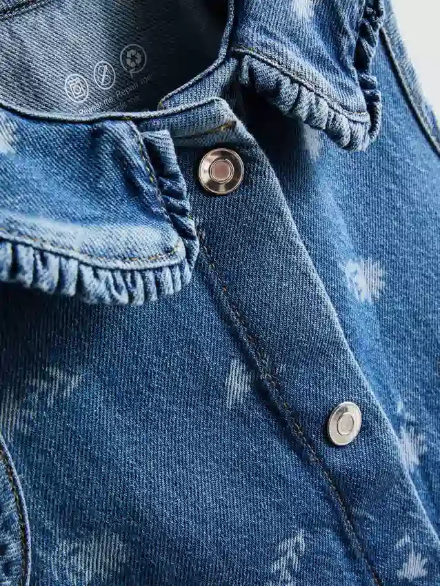 1,5–8 ani | rochie din denim fără mâneci, cu guler și imprimeu floral 1,5–8 ani | rochie din denim fără mâneci, cu guler și imprimeu floral