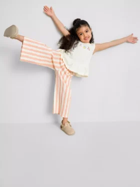 1,5-8 ani | Set compus din bluză cu peplum brodată și pantaloni 1,5-8 ani | Set compus din bluză cu peplum brodată și pantaloni