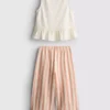 1,5-8 ani | Set compus din bluză cu peplum brodată și pantaloni 1,5-8 ani | Set compus din bluză cu peplum brodată și pantaloni