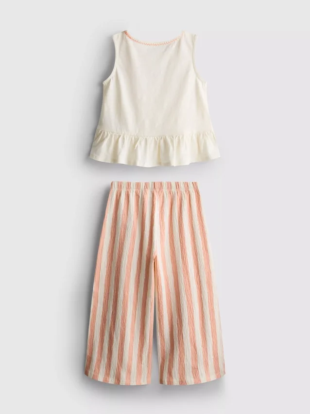 1,5-8 ani | Set compus din bluză cu peplum brodată și pantaloni 1,5-8 ani | Set compus din bluză cu peplum brodată și pantaloni