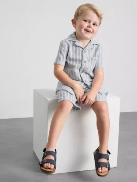 1,5-8 ani | Set compus din cămășă din tricot cu dungi și pantaloni scurți 1,5-8 ani | Set compus din cămășă din tricot cu dungi și pantaloni scurți