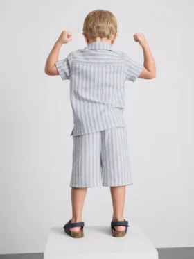 1,5-8 ani | Set compus din cămășă din tricot cu dungi și pantaloni scurți 1,5-8 ani | Set compus din cămășă din tricot cu dungi și pantaloni scurți