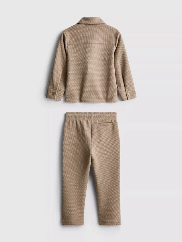 1,5–8 ani | Set compus din jachetă jacquard cu fermoar și pantaloni de trening 1,5–8 ani | Set compus din jachetă jacquard cu fermoar și pantaloni de trening