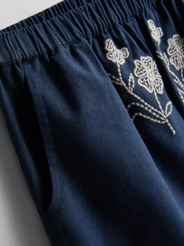 1,5–9 ani | pantaloni cu broderie florală 1,5–9 ani | pantaloni cu broderie florală