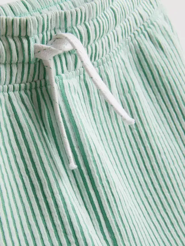 1,5–9 ani | Set compus din cămășă cu dungi și pantaloni scurți 1,5–9 ani | Set compus din cămășă cu dungi și pantaloni scurți