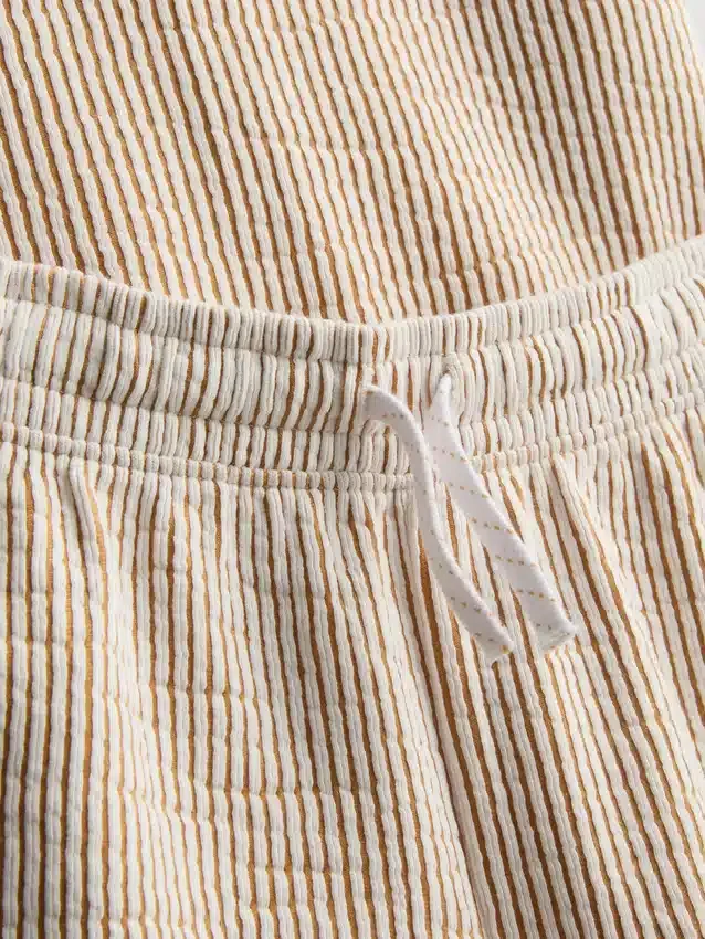 1,5–9 ani | Set compus din cămășă cu dungi și pantaloni scurți 1,5–9 ani | Set compus din cămășă cu dungi și pantaloni scurți