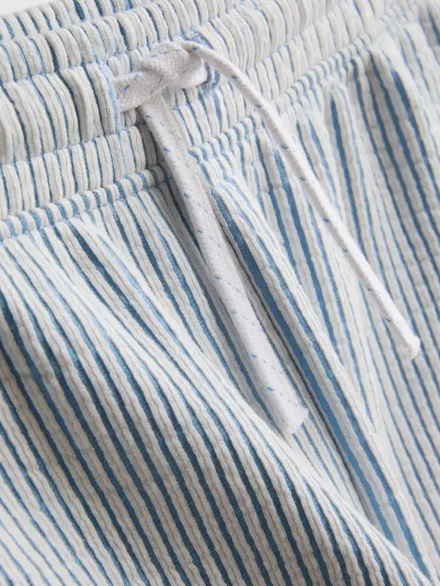 1,5–9 ani | Set compus din cămășă cu dungi și pantaloni scurți 1,5–9 ani | Set compus din cămășă cu dungi și pantaloni scurți