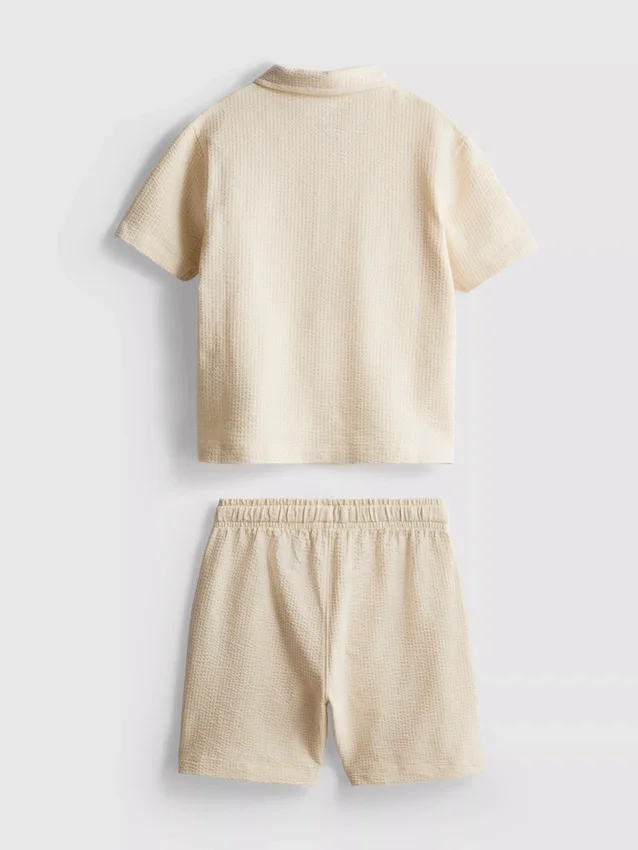 1-9 ani | Set compus din tricou polo texturat și pantaloni scurți 1-9 ani | Set compus din tricou polo texturat și pantaloni scurți