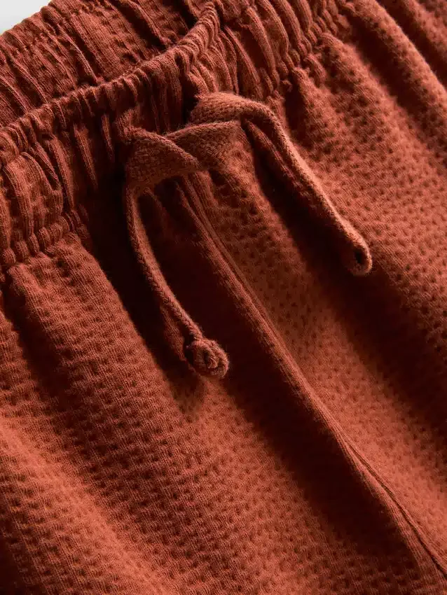 1-9 ani | Set compus din tricou polo texturat și pantaloni scurți 1-9 ani | Set compus din tricou polo texturat și pantaloni scurți