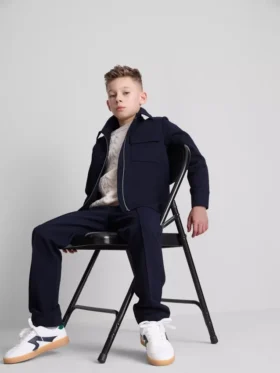 7-15 ani | Set compus din jachetă cu fermoar din jacquard și pantaloni de trening 7-15 ani | Set compus din jachetă cu fermoar din jacquard și pantaloni de trening