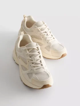 Adidași cu panouri din plasă groasă