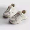 Adidași cu talpă groasă și închidere cu capse