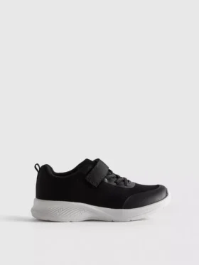 Adidași cu talpă groasă și talpă joasă