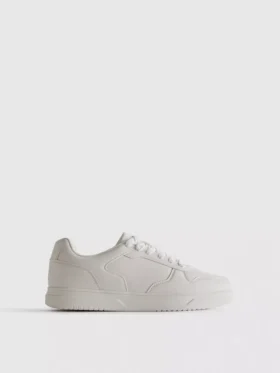 Adidași cu talpă joasă și panouri