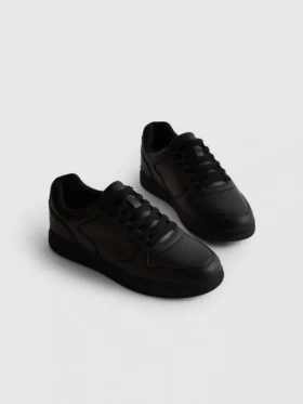 Adidași cu talpă joasă și panouri