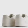 Adidași cu talpă joasă și panouri