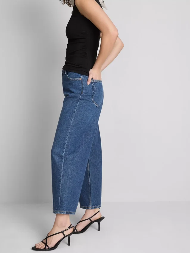 Blugi cropped din denim cu croi larg Blugi cropped din denim cu croi larg