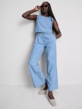 Blugi din denim de bumbac, cu croi larg și pliuri