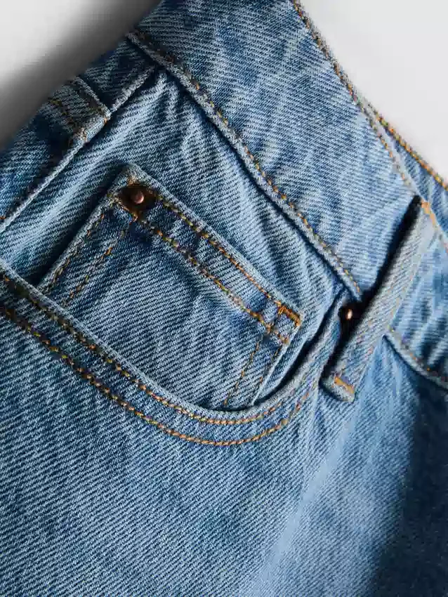 Blugi din denim de bumbac cu talie medie și croi drept Blugi din denim de bumbac cu talie medie și croi drept