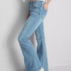 Blugi din denim de bumbac, cu talie medie și croi evazat Blugi din denim de bumbac, cu talie medie și croi evazat
