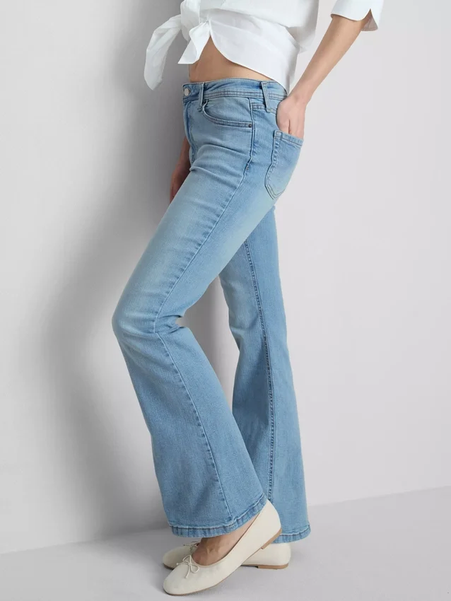 Blugi din denim de bumbac, cu talie medie și croi evazat Blugi din denim de bumbac, cu talie medie și croi evazat