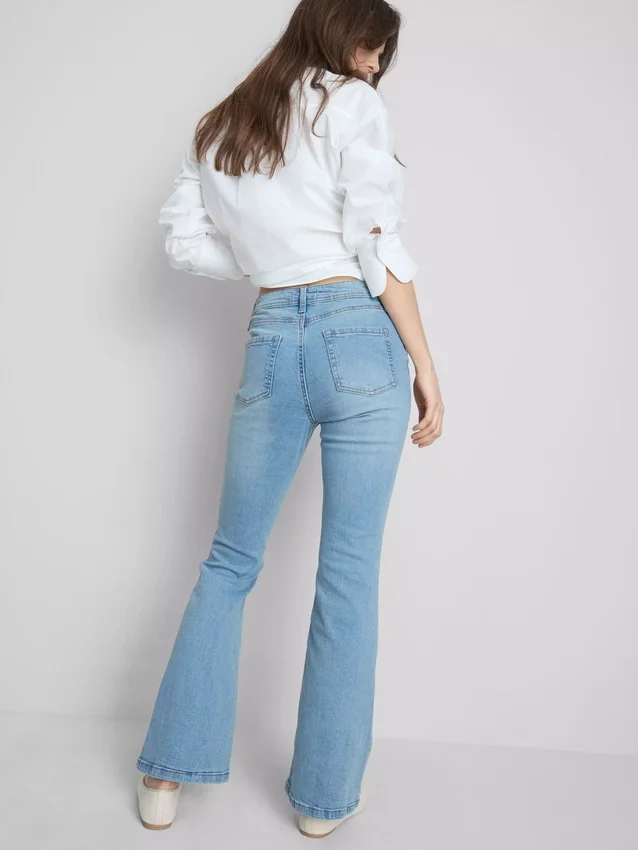 Blugi din denim de bumbac, cu talie medie și croi evazat Blugi din denim de bumbac, cu talie medie și croi evazat