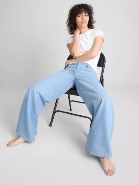 Blugi din denim de bumbac, talie medie, croi larg