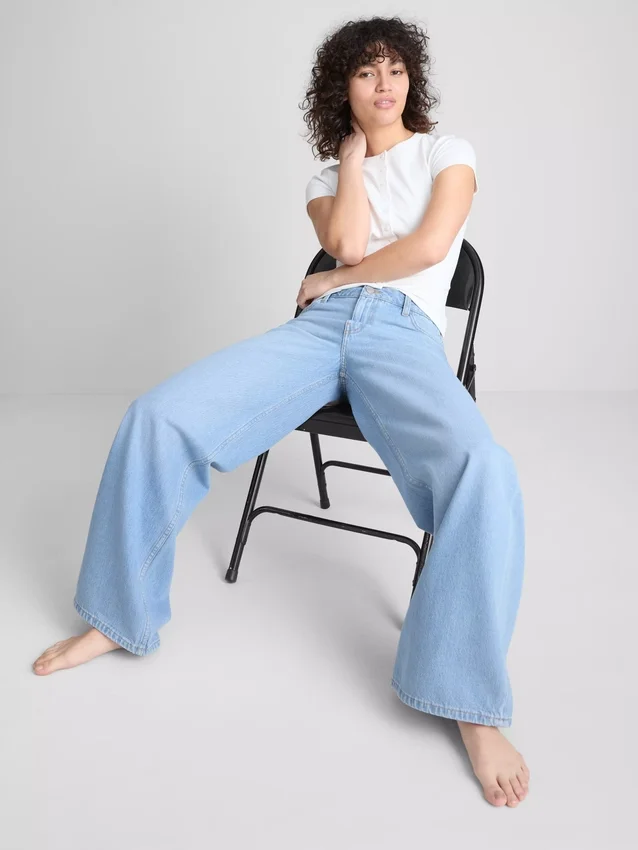 Blugi din denim de bumbac, talie medie, croi larg Blugi din denim de bumbac, talie medie, croi larg