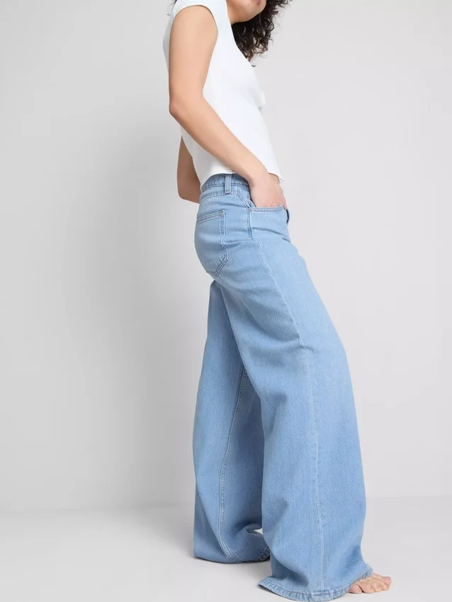 Blugi din denim de bumbac, talie medie, croi larg Blugi din denim de bumbac, talie medie, croi larg