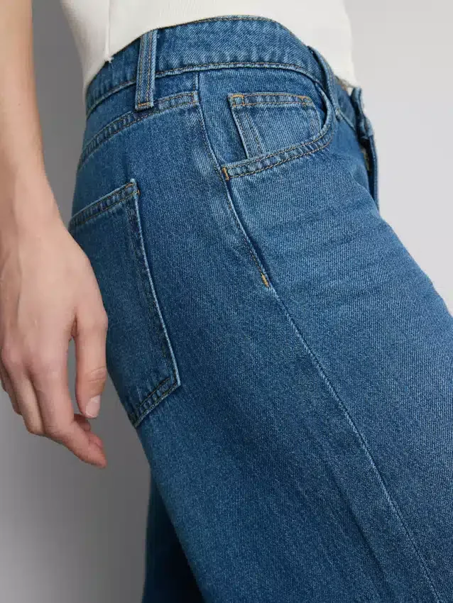 Blugi din denim de bumbac, talie medie, croi larg Blugi din denim de bumbac, talie medie, croi larg
