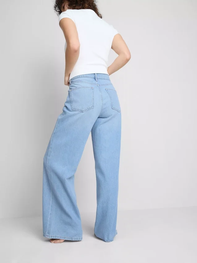 Blugi din denim de bumbac, talie medie, croi larg Blugi din denim de bumbac, talie medie, croi larg