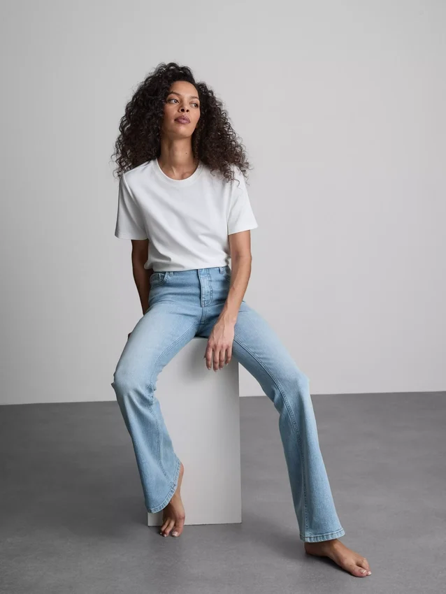 Blugi din denim de bumbac, talie medie, evazați Blugi din denim de bumbac, talie medie, evazați