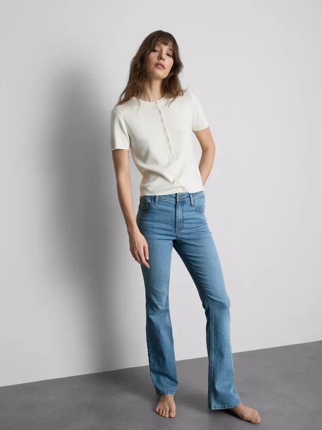 Blugi din denim de bumbac, talie medie, evazați Blugi din denim de bumbac, talie medie, evazați