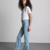 Blugi din denim de bumbac, talie medie, evazați Blugi din denim de bumbac, talie medie, evazați