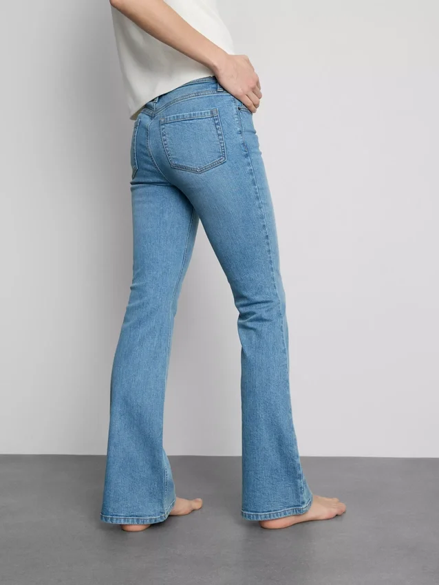 Blugi din denim de bumbac, talie medie, evazați Blugi din denim de bumbac, talie medie, evazați