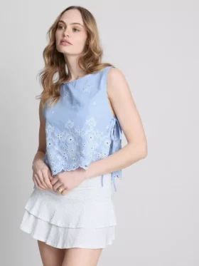 Bluză cu broderie și legături laterale