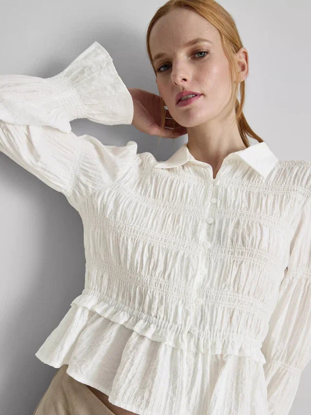 Bluză cu volane la tiv și peplum Bluză cu volane la tiv și peplum