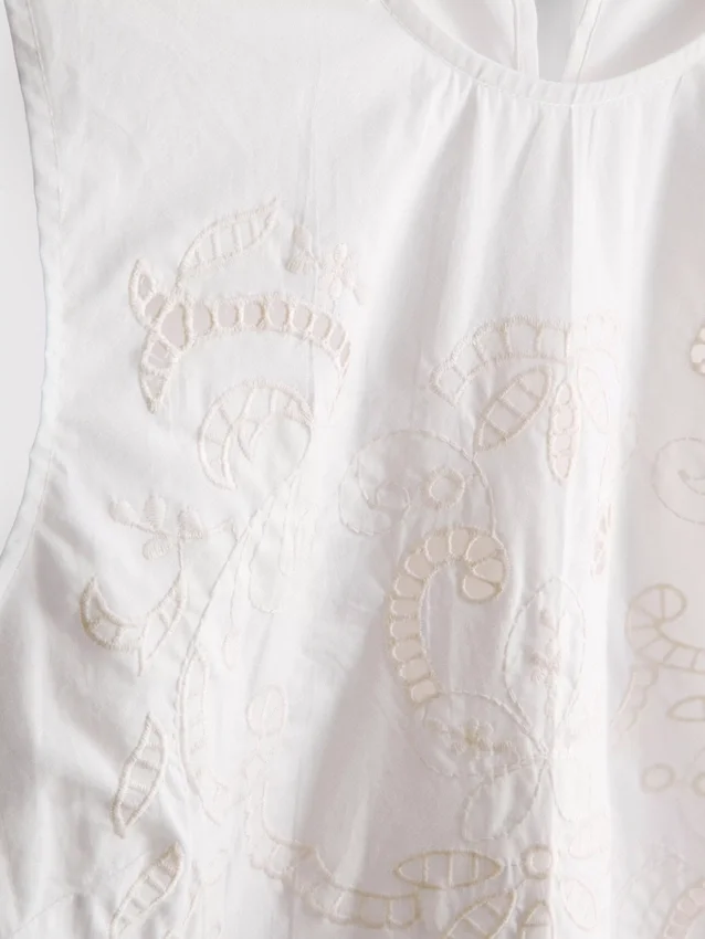 Bluză din bumbac cu mâneci scurte și broderie Bluză din bumbac cu mâneci scurte și broderie