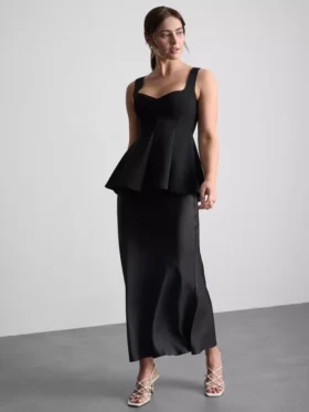 Bluză din crep cu decolteu în formă de inimă și peplum