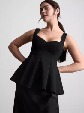 Bluză din crep cu decolteu în formă de inimă și peplum