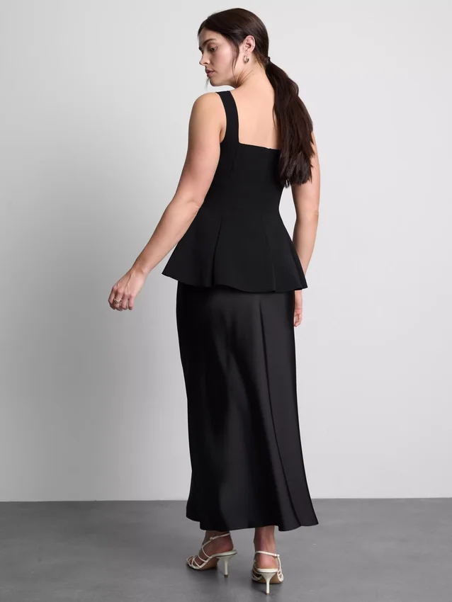 Bluză din crep cu decolteu în formă de inimă și peplum Bluză din crep cu decolteu în formă de inimă și peplum