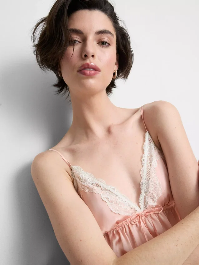 Bralette de mireasă din satin și dantelă, tip babydoll Bralette de mireasă din satin și dantelă, tip babydoll