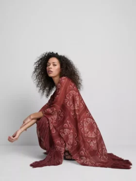 Cape cu franjuri în model Paisley