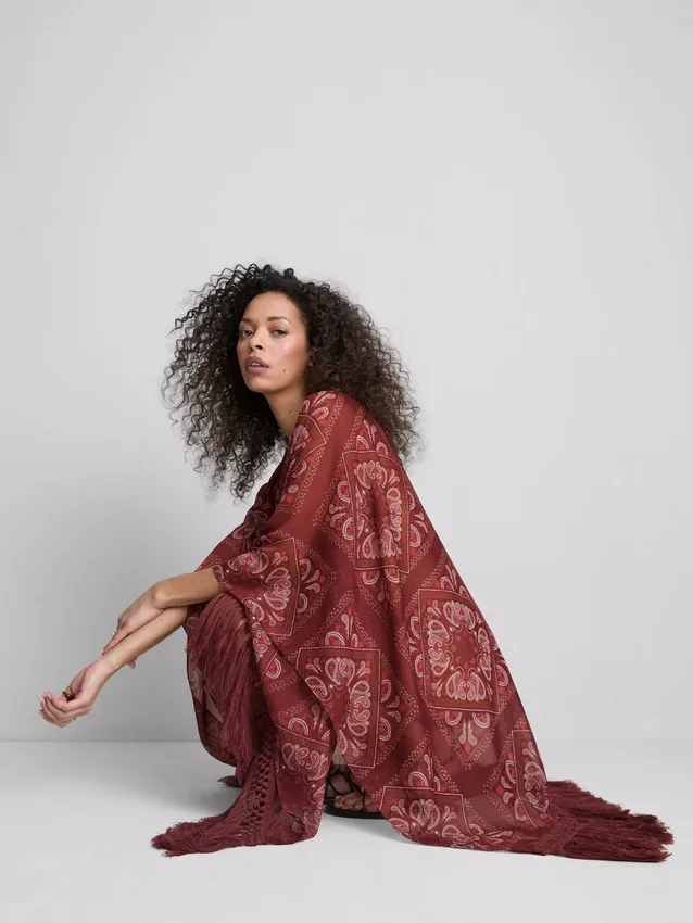 Cape cu franjuri în model Paisley Cape cu franjuri în model Paisley
