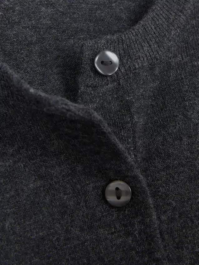 Cardigan cu mâneci lungi și guler rotund Cardigan cu mâneci lungi și guler rotund