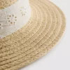 Căciulă țesută cu broderie englezească Căciulă țesută cu broderie englezească